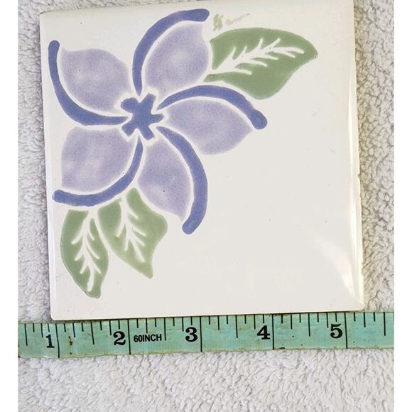2 Hand-painted Plumeria Ceramic Tiles 5.25" VTG 80s Sri Lanka Walltiles Flowers - Picture 5 of 9